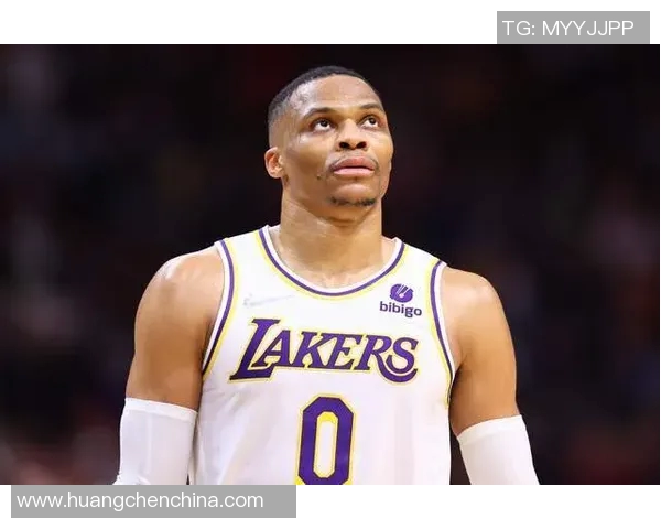 湖人拉塞尔·威斯布鲁克:从无保障合同到NBA三双纪录逆袭 湖人拉塞尔·威斯布鲁克:从无保障合同到NBA三双纪录逆袭